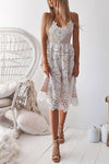 Vestido Médio de Renda e Costas Nua